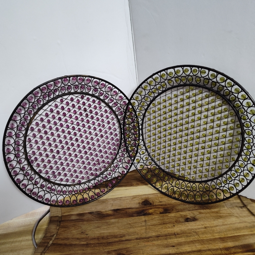 VTG Pier 1 Beaded/Wire Round Serving Tray Plate Holders Set Of 2 Green & Berry
